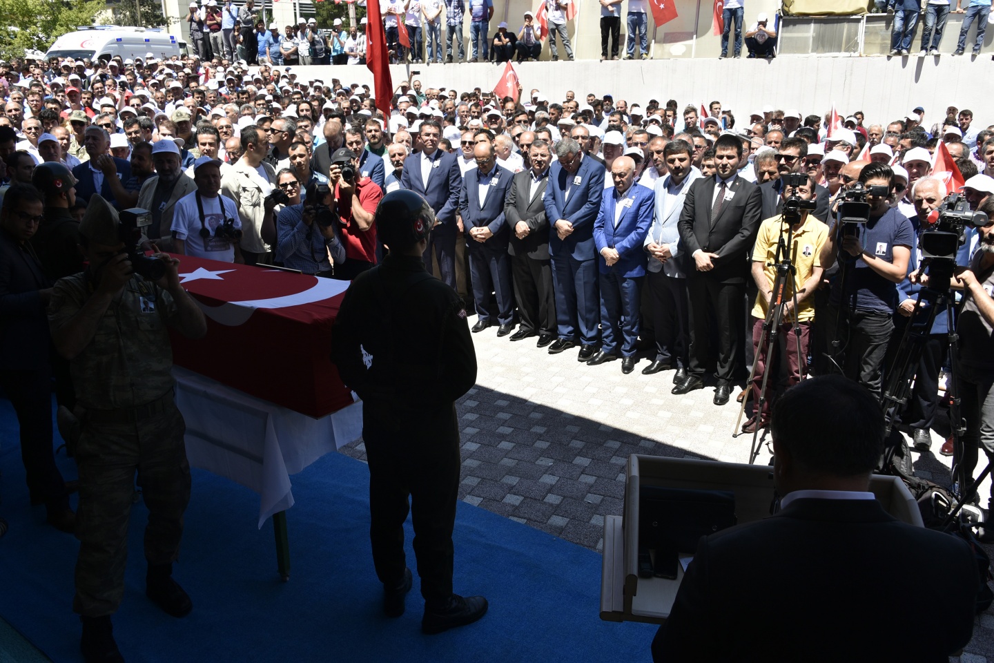 Şehit öğretmenimiz son yolculuğuna uğurlandı 20