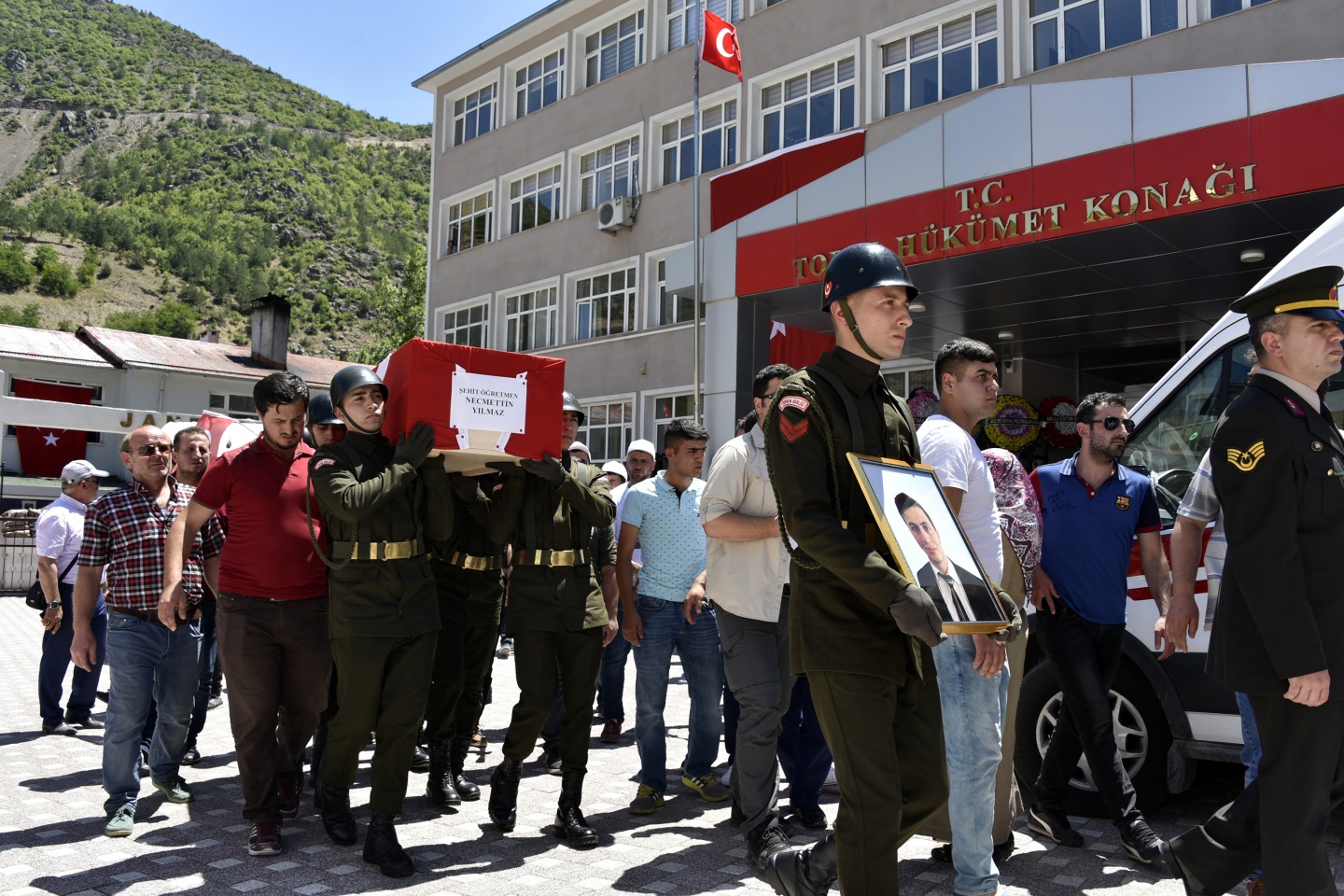 Şehit öğretmenimiz son yolculuğuna uğurlandı 27