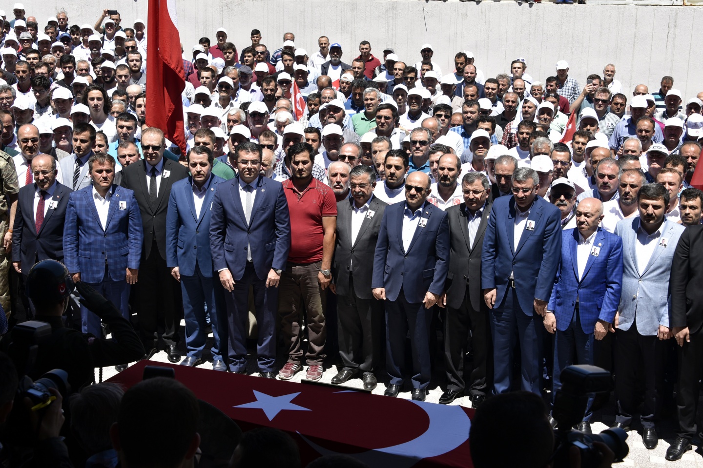 Şehit öğretmenimiz son yolculuğuna uğurlandı 7