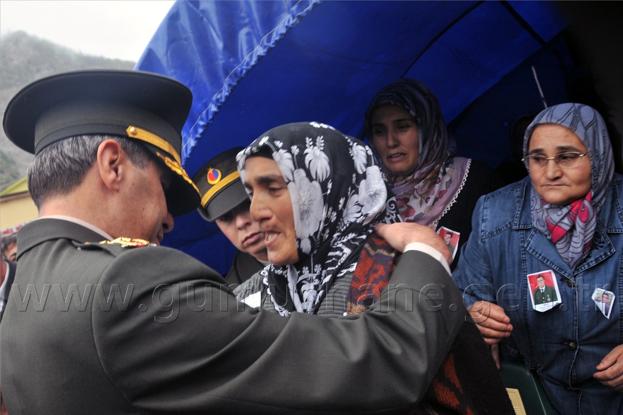 Şehidimizi Binler Uğurladı... 5