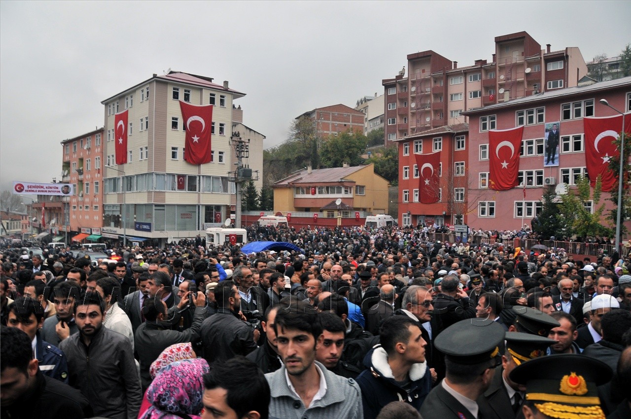 Şehidimizi Binler Uğurladı... 31