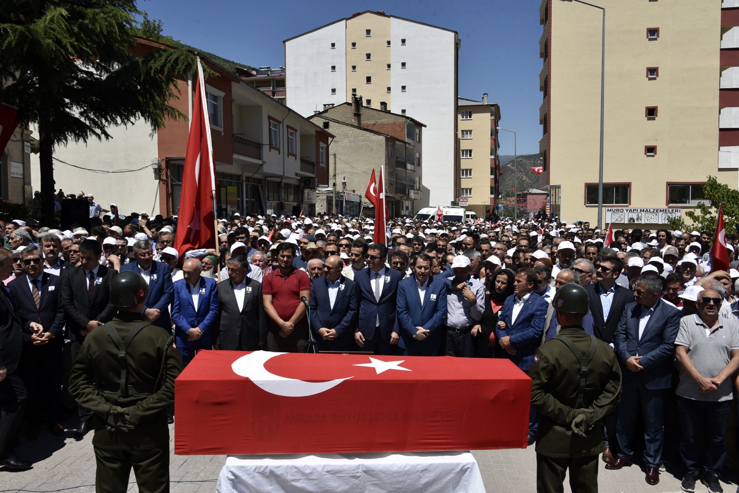 Şehit öğretmenimiz son yolculuğuna uğurlandı 35