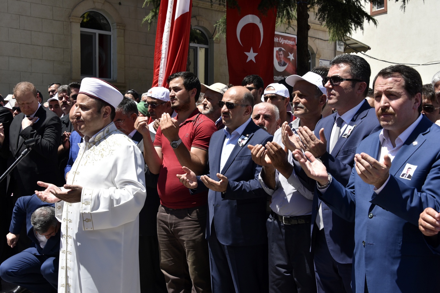 Şehit öğretmenimiz son yolculuğuna uğurlandı 36