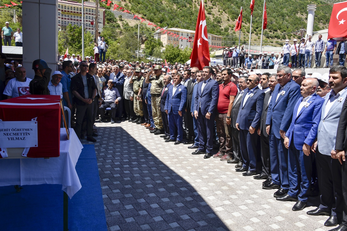 Şehit öğretmenimiz son yolculuğuna uğurlandı 14