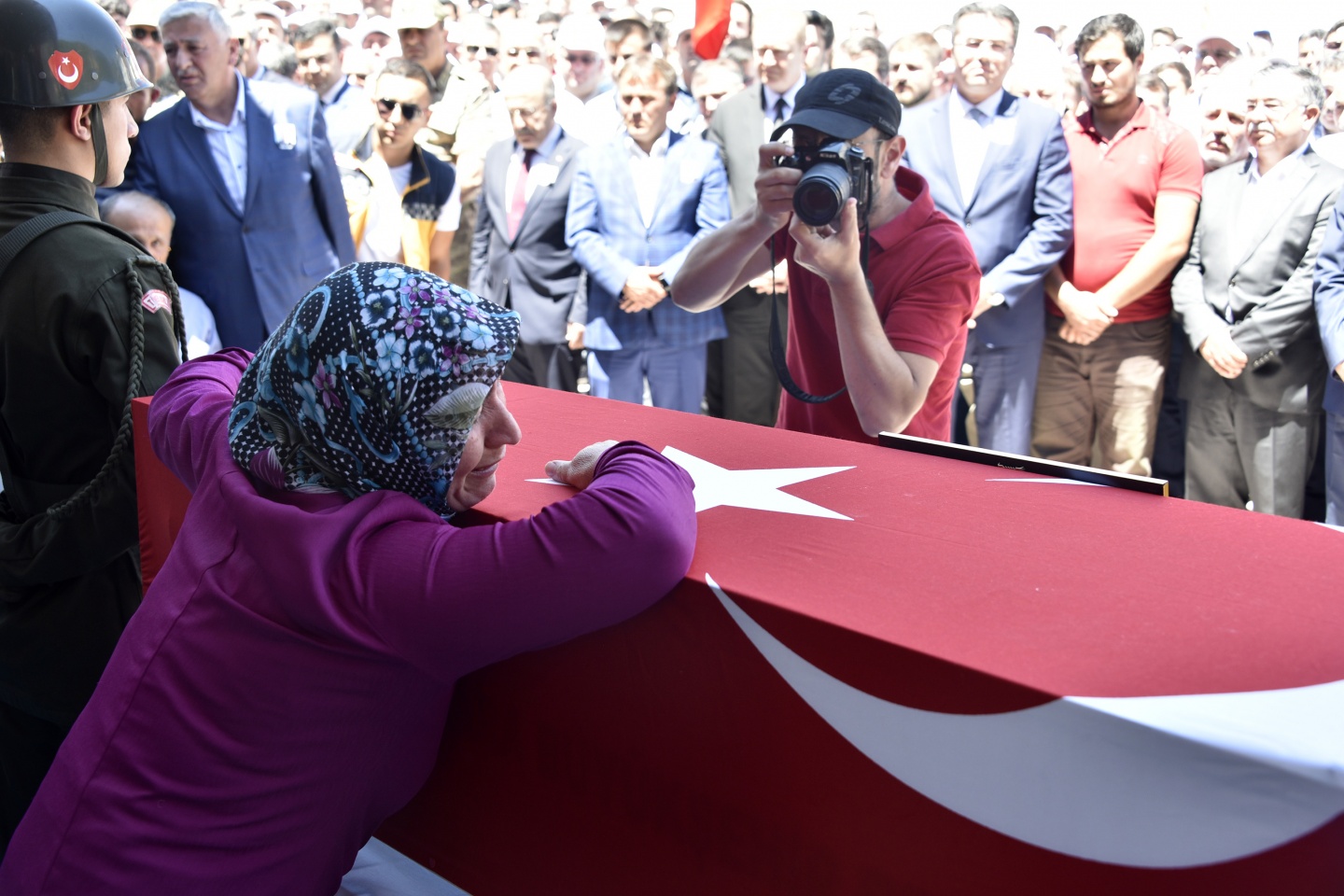 Şehit öğretmenimiz son yolculuğuna uğurlandı 2