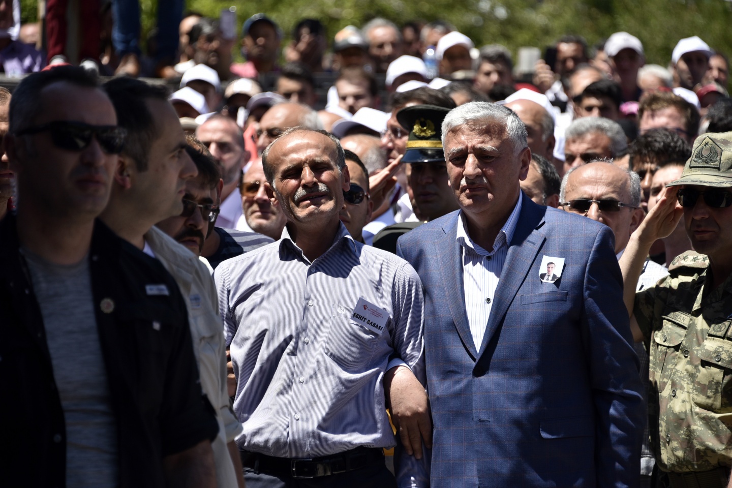 Şehit öğretmenimiz son yolculuğuna uğurlandı 5