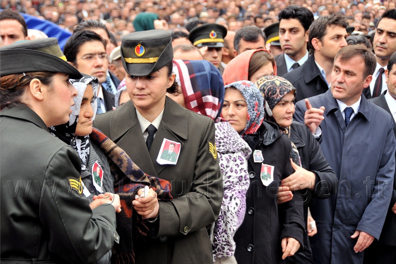 Şehidimizi Binler Uğurladı... 9