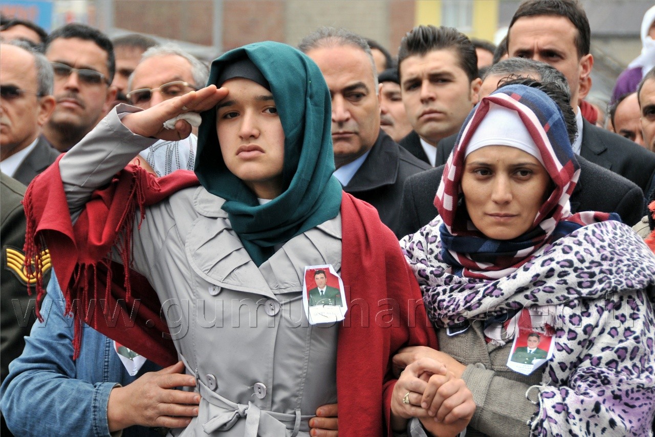 Şehidimizi Binler Uğurladı... 11