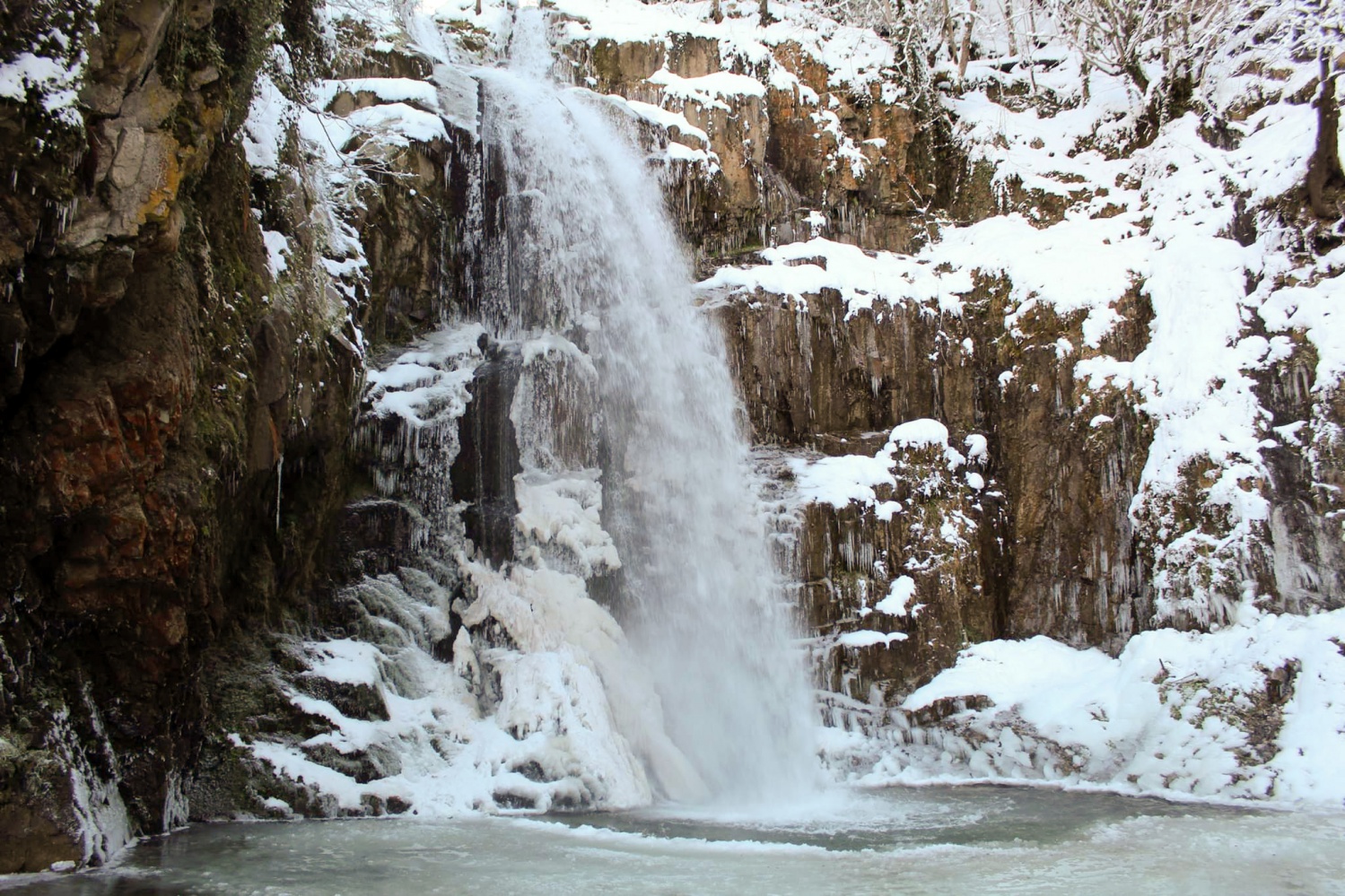 Çağlayandibi Şelalesi buz tuttu 3