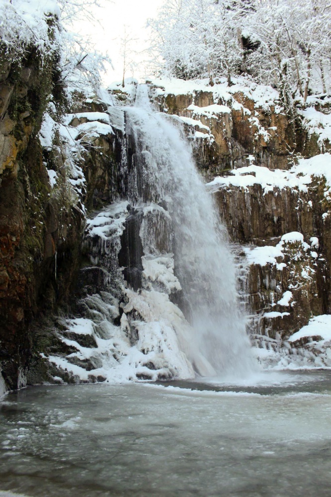 Çağlayandibi Şelalesi buz tuttu 7