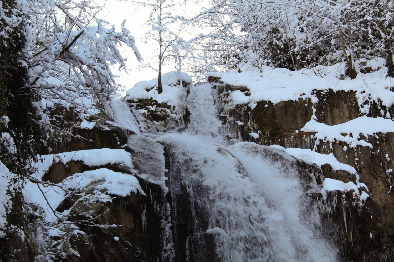 Çağlayandibi Şelalesi buz tuttu 4