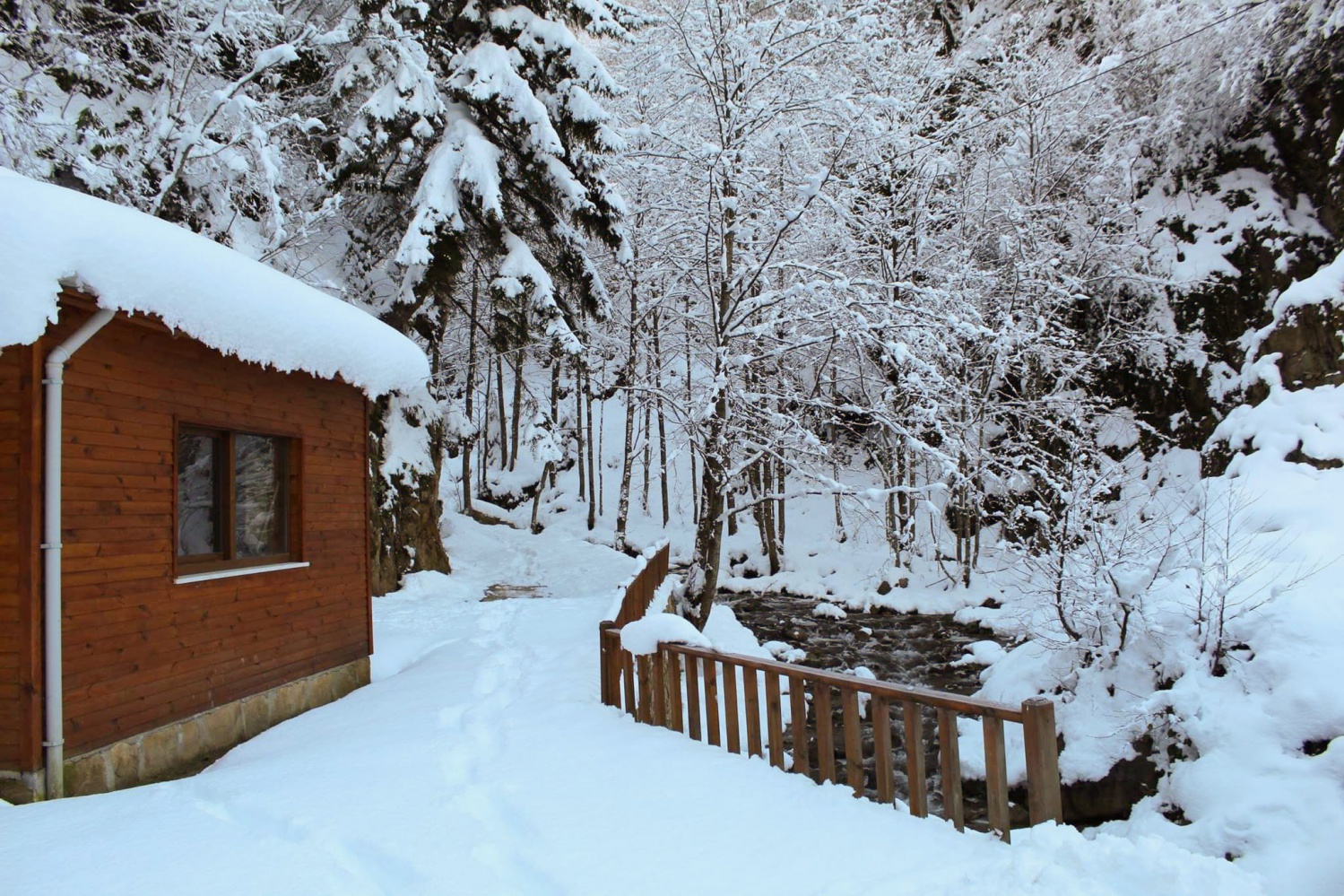 Çağlayandibi Şelalesi buz tuttu 5