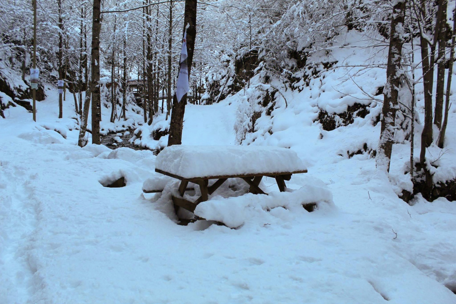 Çağlayandibi Şelalesi buz tuttu 6
