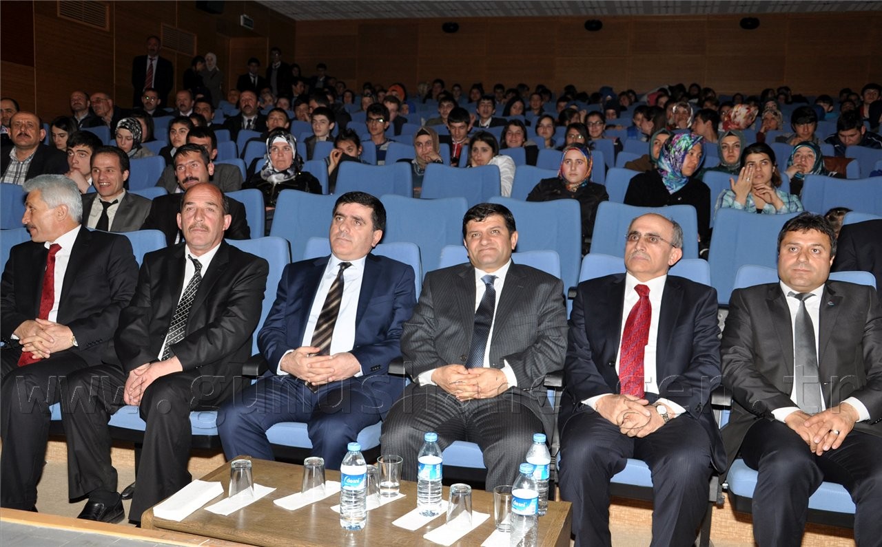 Gümüşhane'de Okullar Arası Şiir Yarışması Düzenlendi 1