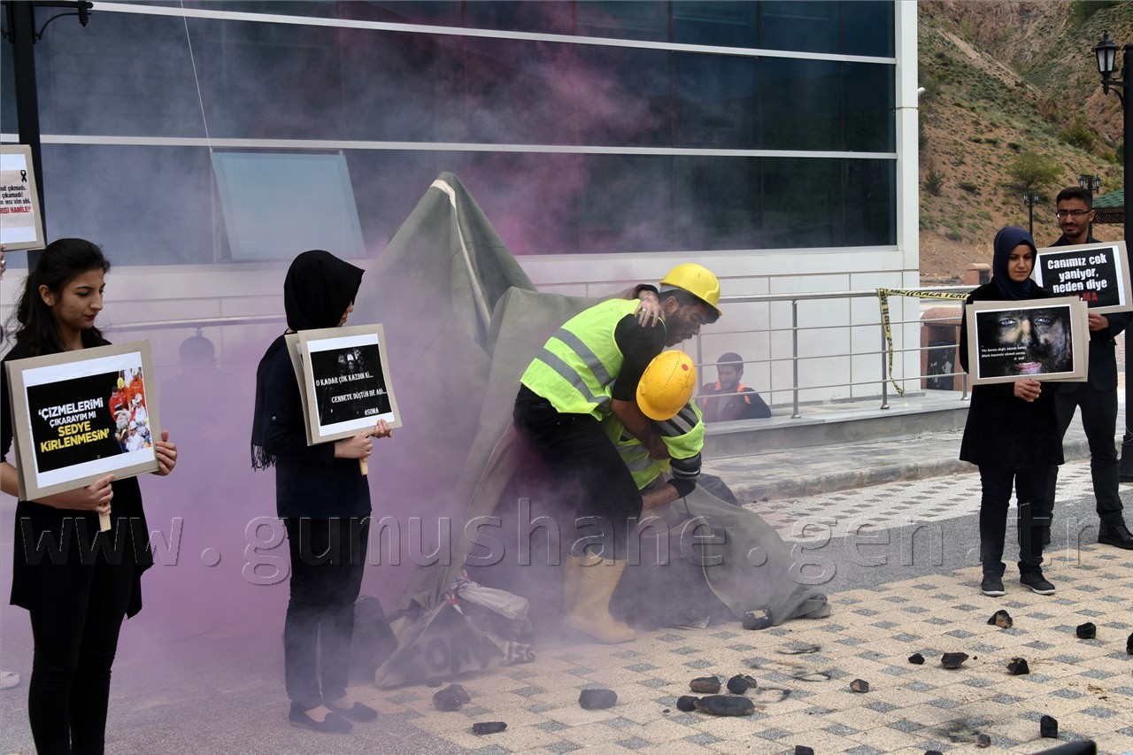 Gümüşhane’de Üniversite Öğrencileri Soma Maden Şehitlerini Andı 5