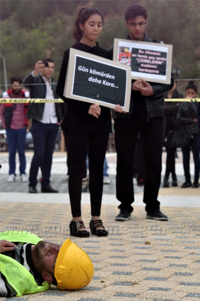 Gümüşhane’de Üniversite Öğrencileri Soma Maden Şehitlerini Andı 7