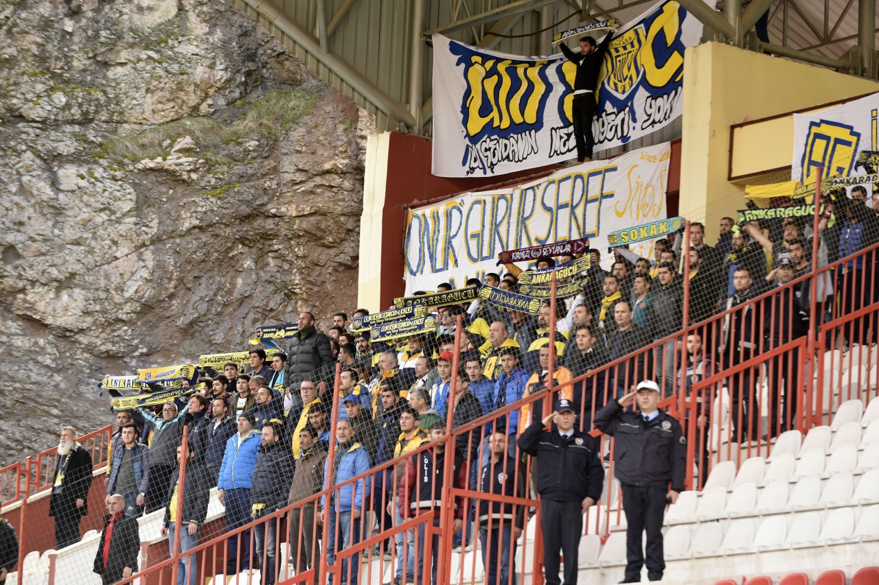 Gümüş evinde kral: 2-0 62