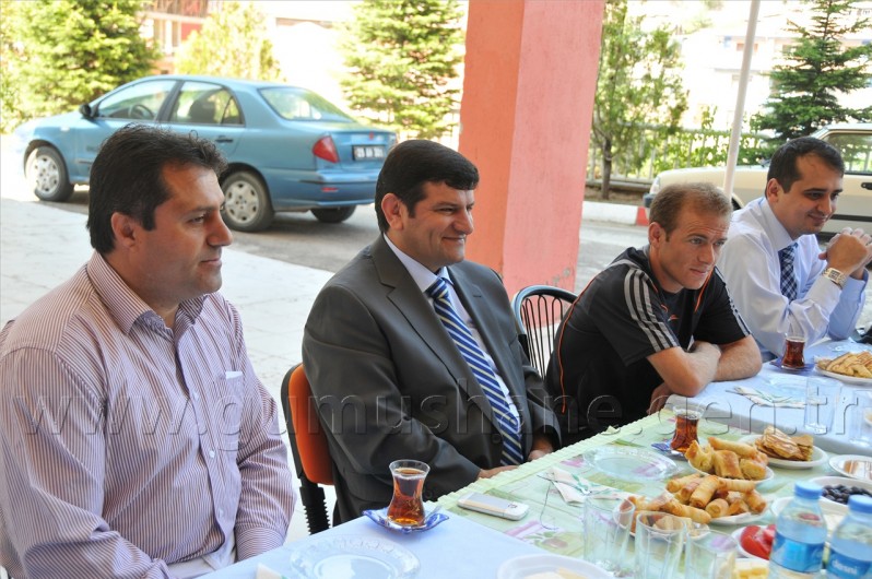 Vali Mayda Başarılı Sporcularla Kahvaltı Yaptı 1