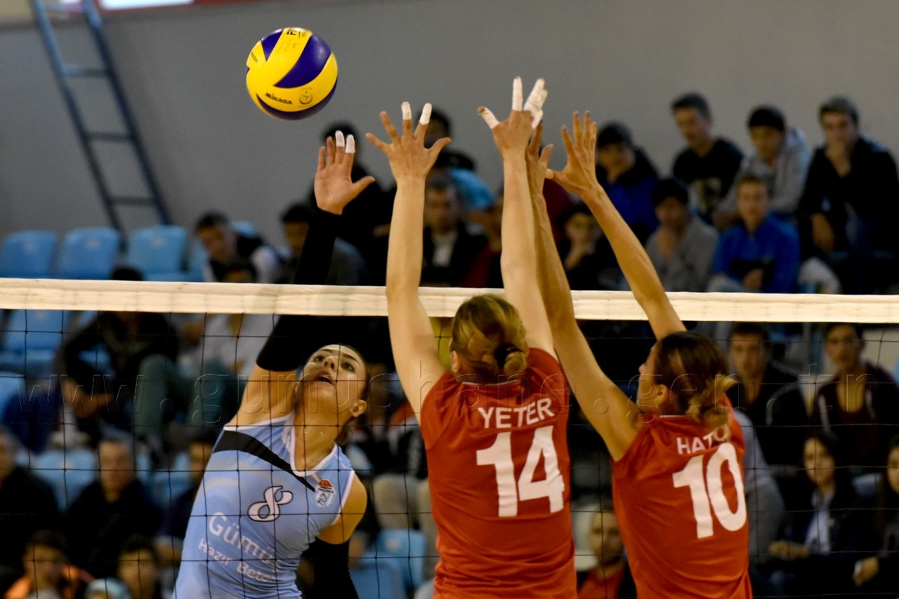 Gümüş Kızlar net KAZAN'dı: 3-0 1