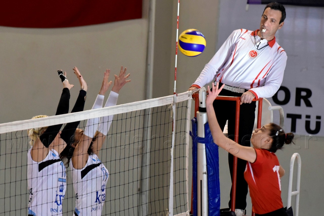 Gümüş Kızlar’dan net galibiyet: 3-0 34
