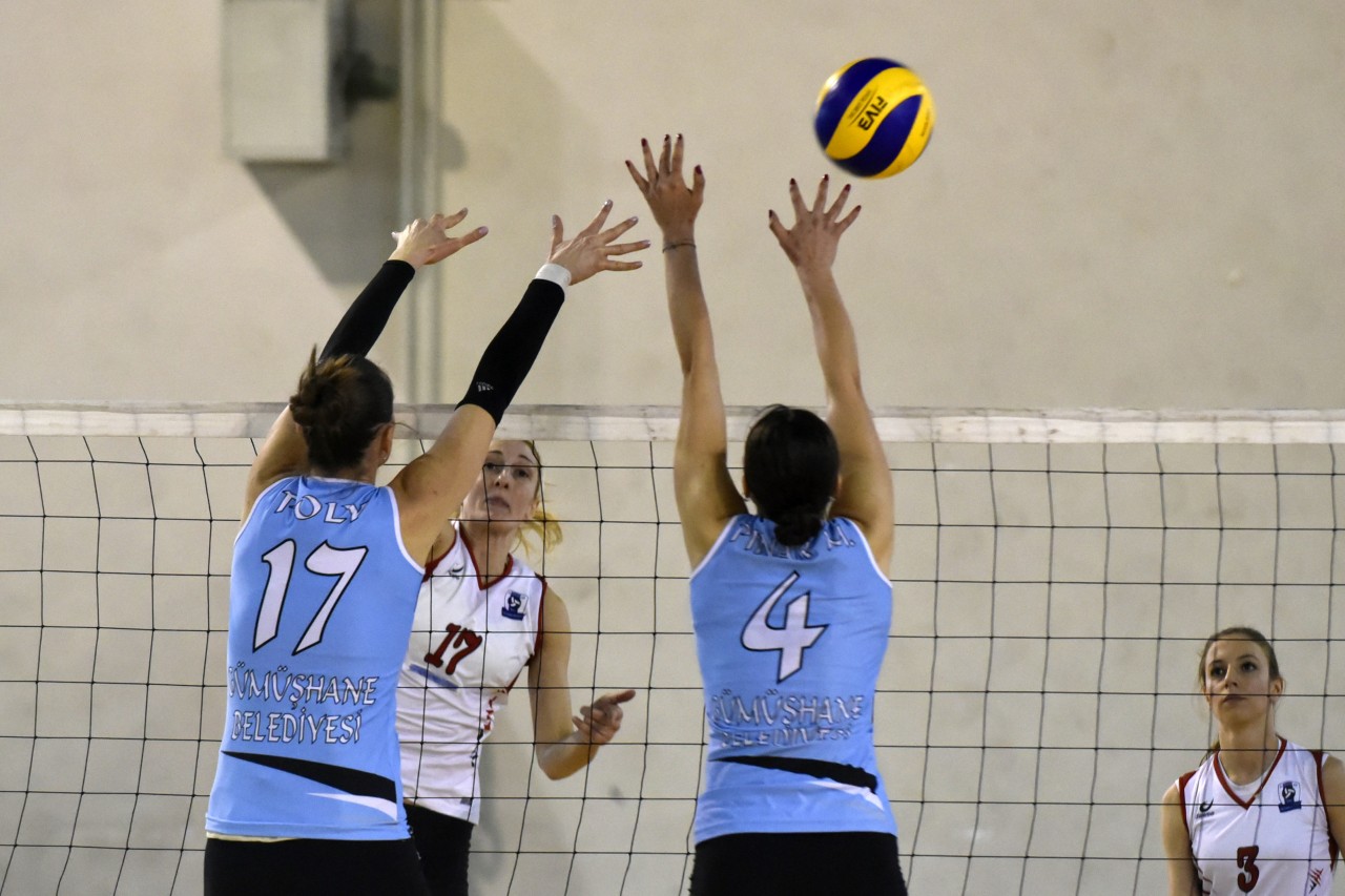 Gümüş Kızlar liderden 1 puan aldı: 2-3 20