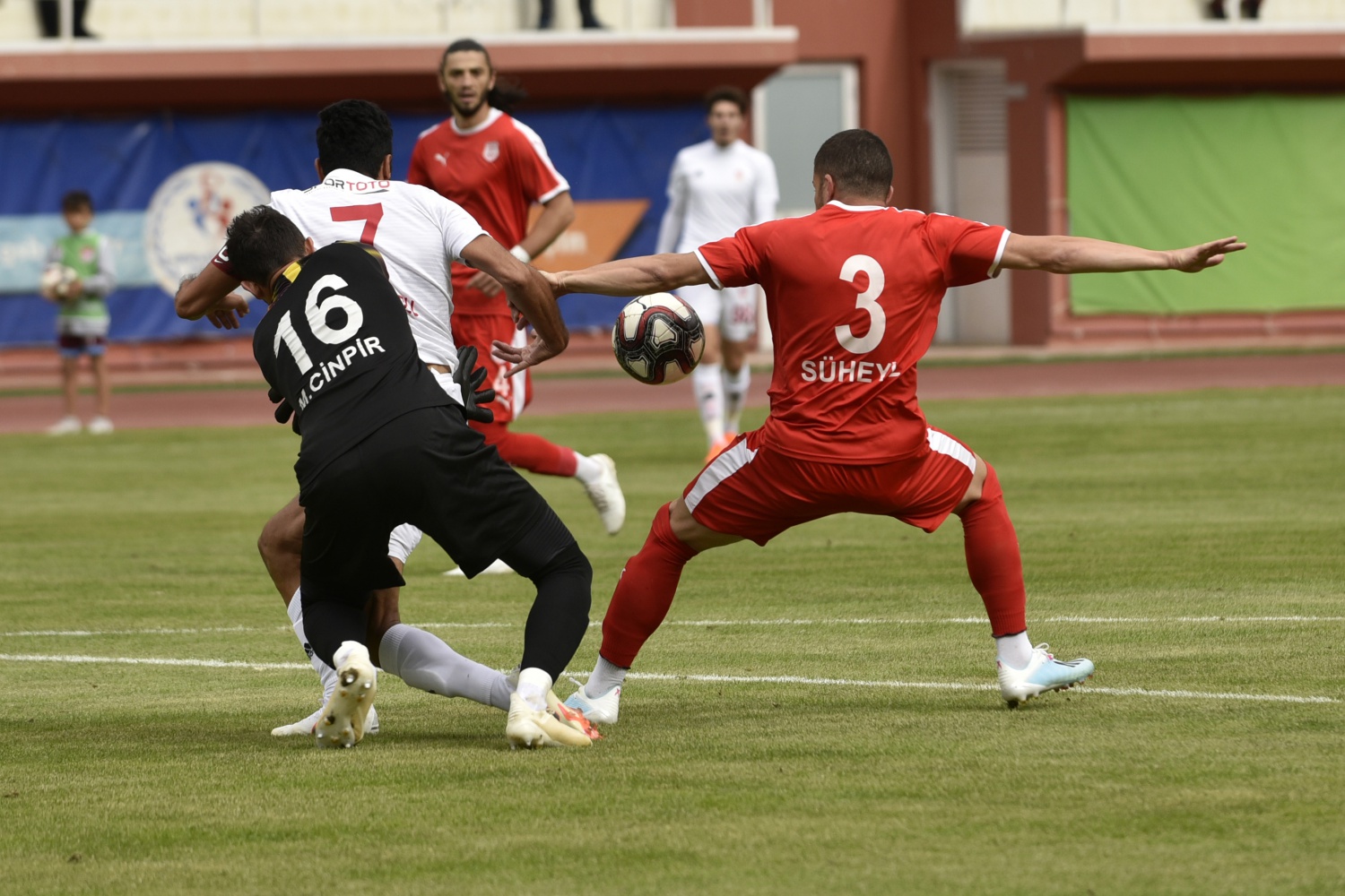 Gümüş evinde 1 puana razı oldu: 1-1 49