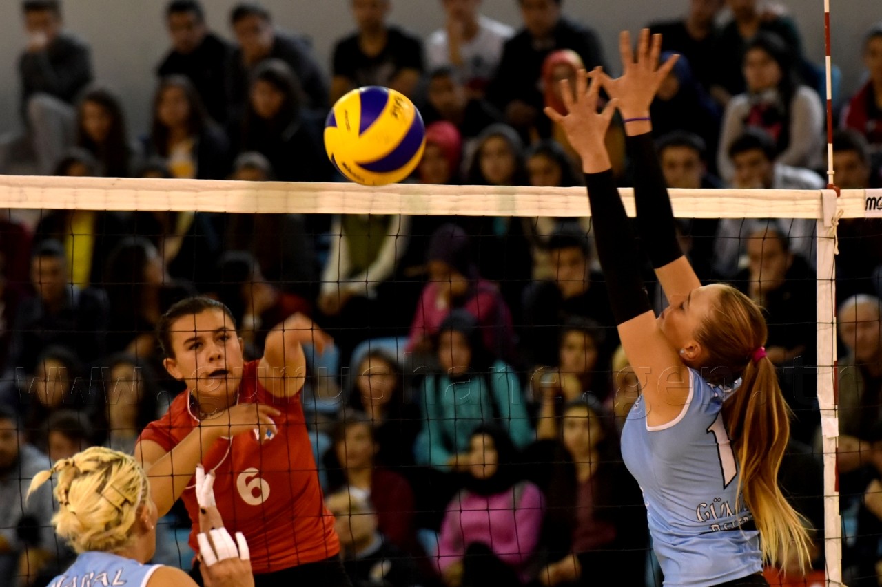 Gümüş Kızlar net KAZAN'dı: 3-0 3