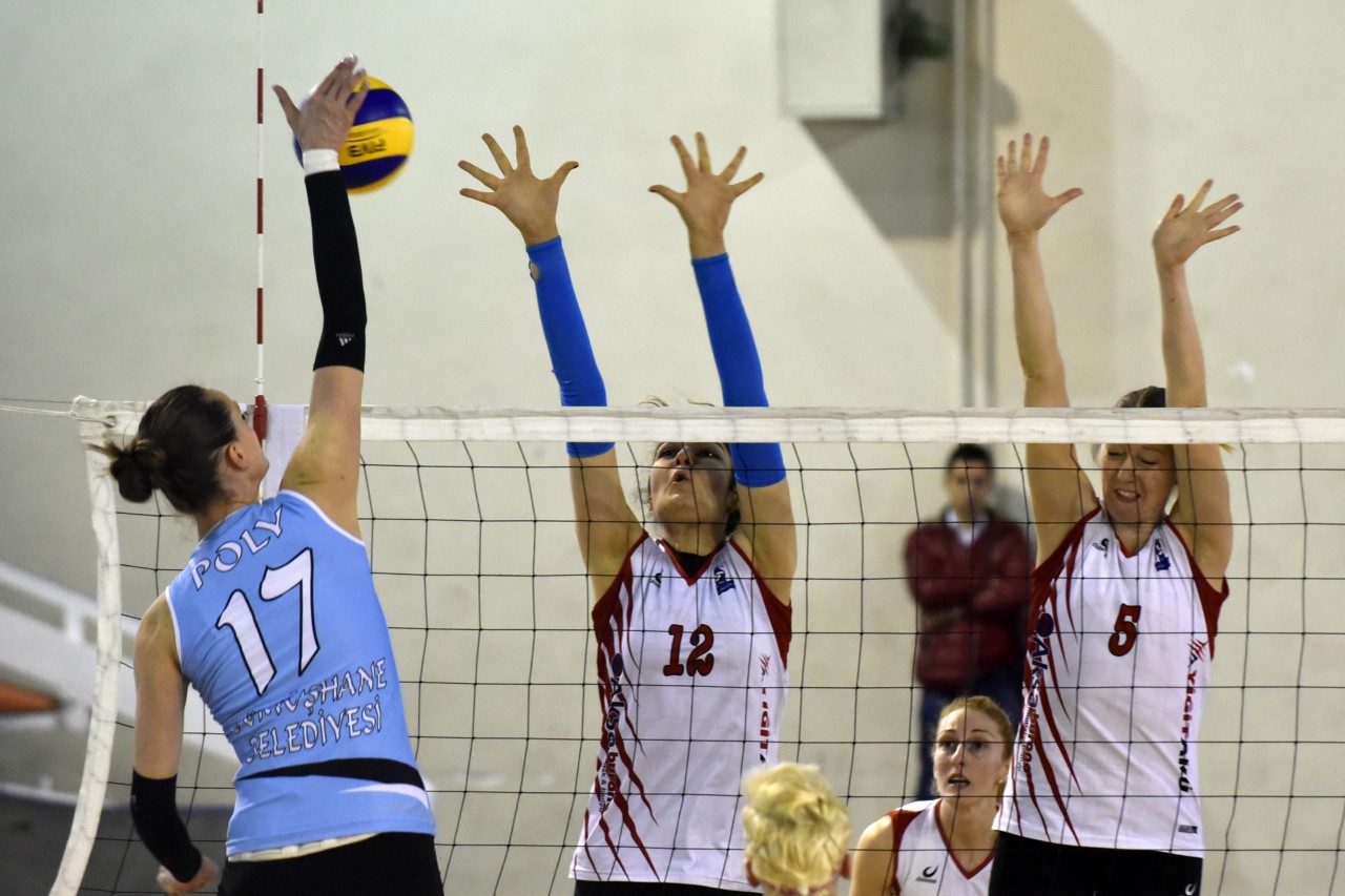 Gümüş Kızlar liderden 1 puan aldı: 2-3 21