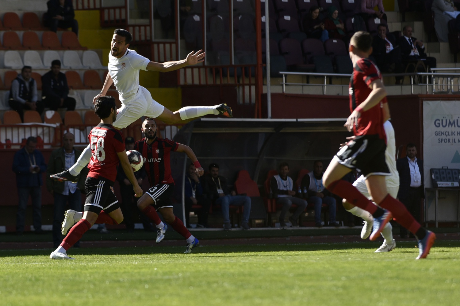 Gümüş galibiyete hasret: 1-1 49