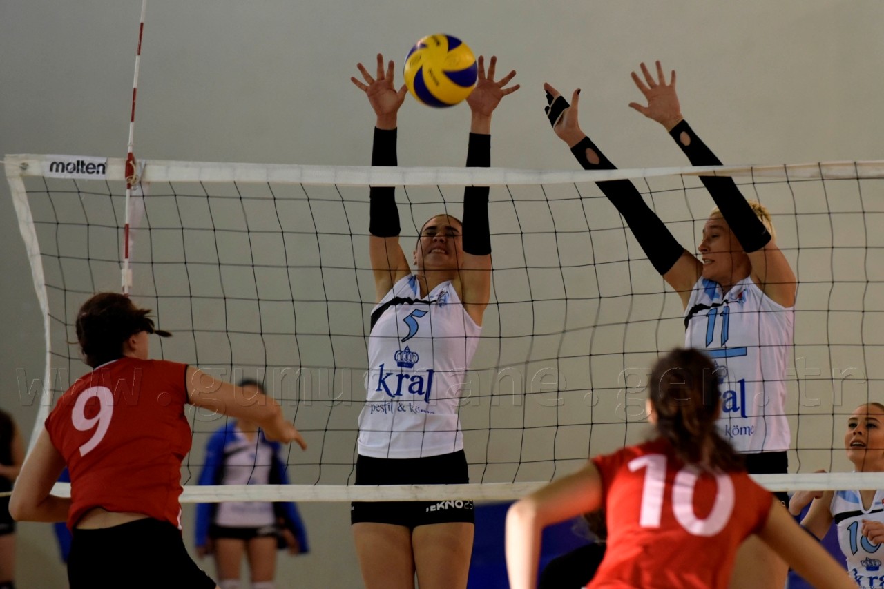 Gümüş Kızlar’dan net galibiyet: 3-0 37
