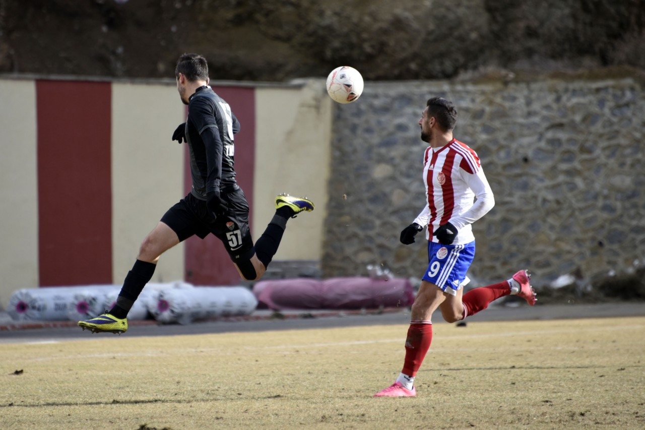 Gümüş iyi başlamadı: 2-4 32