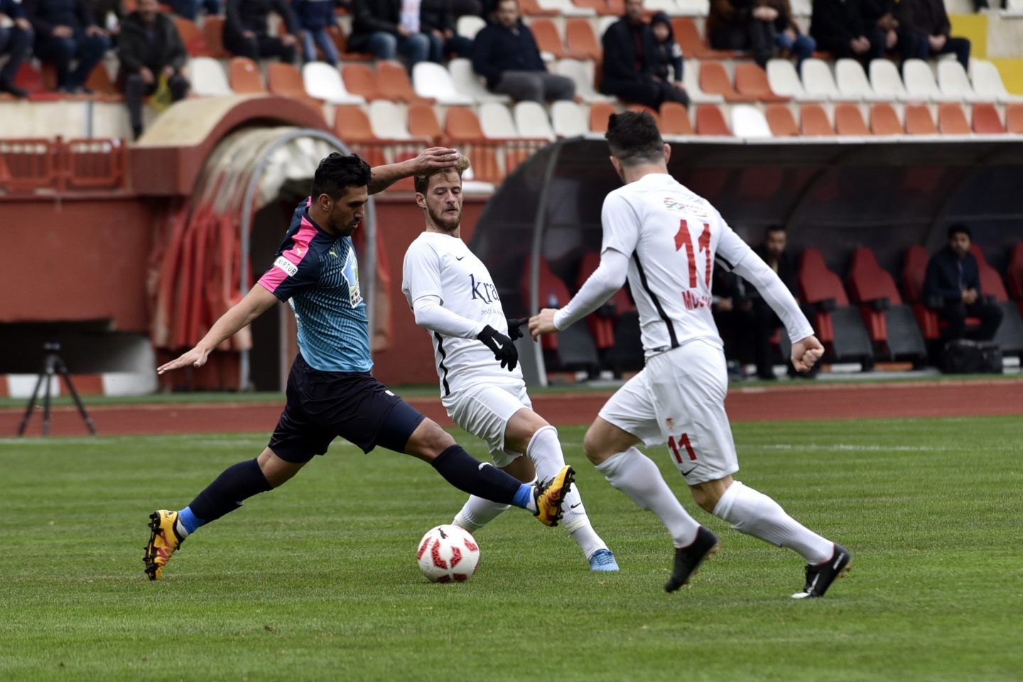 Gümüş'ten muhteşem dönüş: 4-1 76