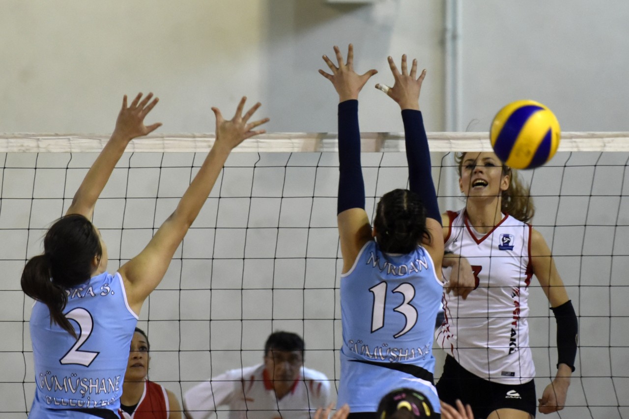 Gümüş Kızlar liderden 1 puan aldı: 2-3 23