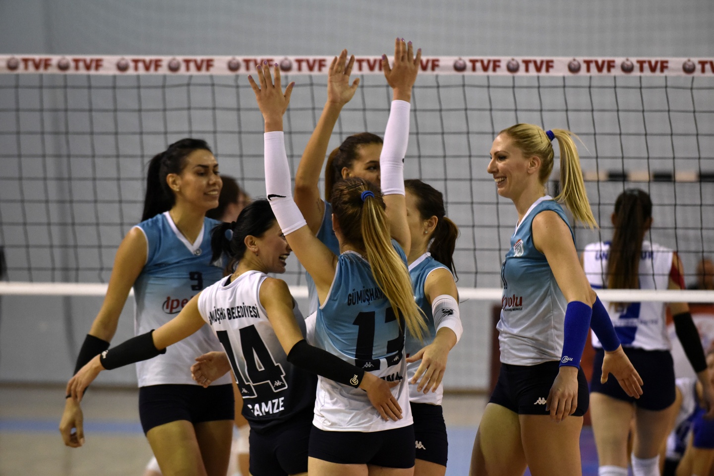 Gümüş Kızlar'dan süper galibiyet: 3-1 38