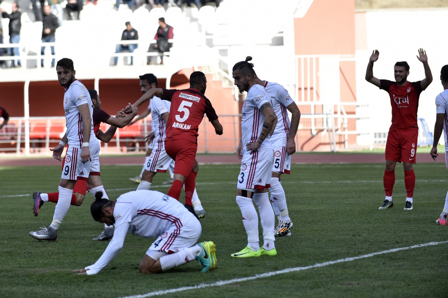 Gümüş 3 puanı 3 golle aldı: 3-2 48