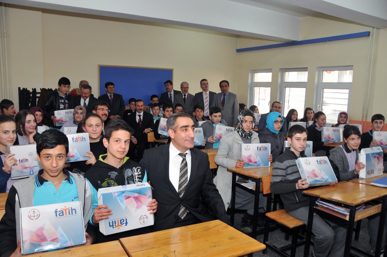 Gümüşhane'de Öğretmen Ve Öğrencilere 578 Tablet Bilgisayar Dağıtıldı 1