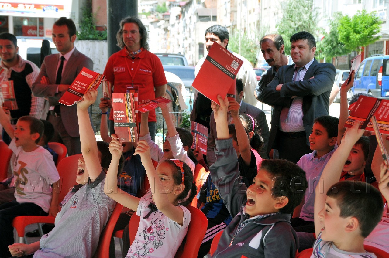 Deprem Tırı Gümüşhane'de 2