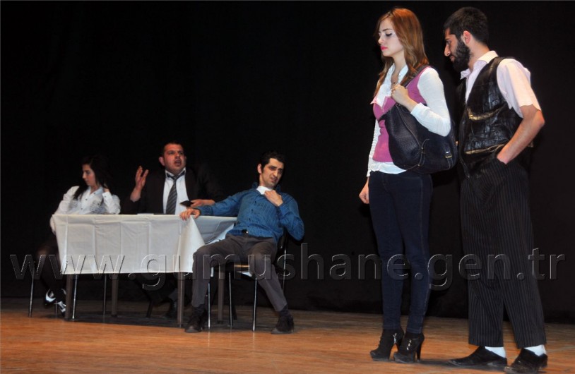 'Deliler' Gümüşhane'de Sahnelendi 1