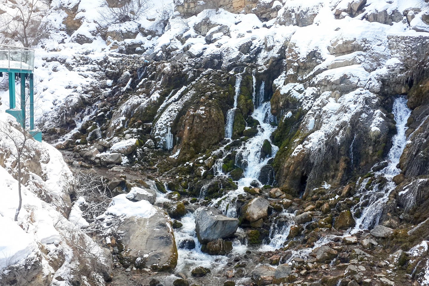Tomara Şelalesinde kış güzelliği 11