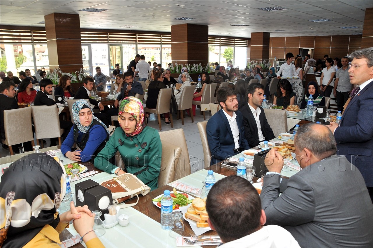 Milletvekili Üstün'den Üniversite Öğrencilerine Teşekkür Yemeği 2