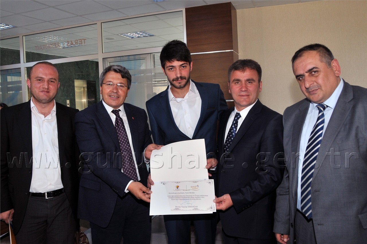 Milletvekili Üstün'den Üniversite Öğrencilerine Teşekkür Yemeği 3