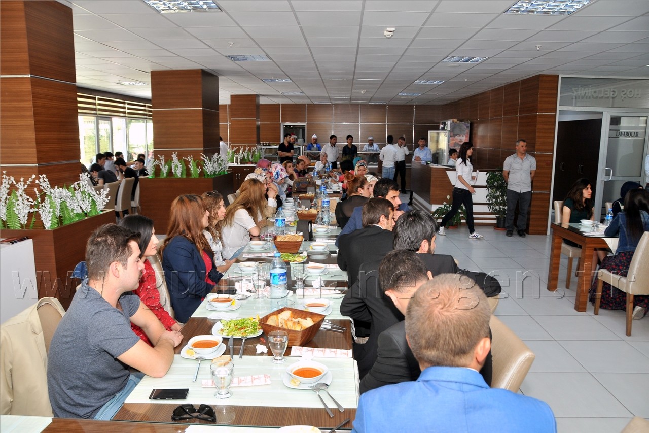 Milletvekili Üstün'den Üniversite Öğrencilerine Teşekkür Yemeği 4