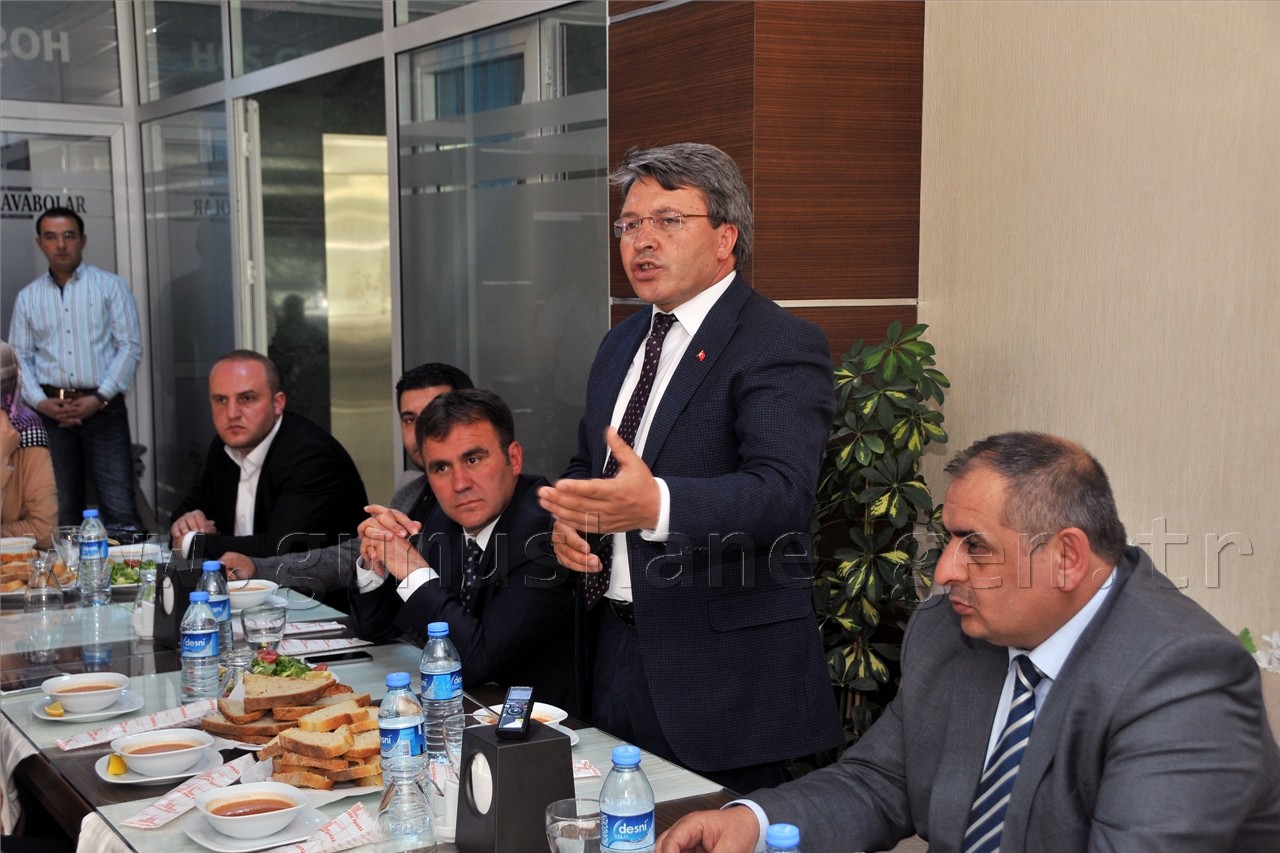 Milletvekili Üstün'den Üniversite Öğrencilerine Teşekkür Yemeği 5