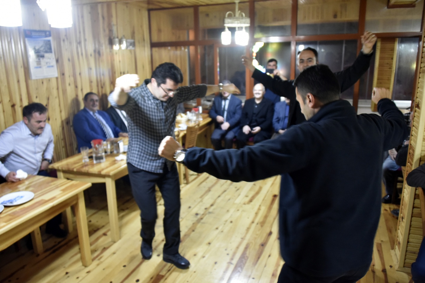 İşçisiyle horon, korumasıyla Giresun karşılaması oynadı 1