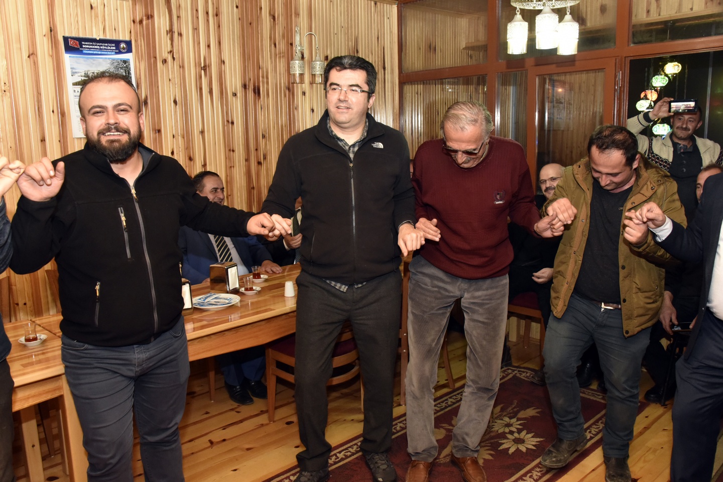 İşçisiyle horon, korumasıyla Giresun karşılaması oynadı 3