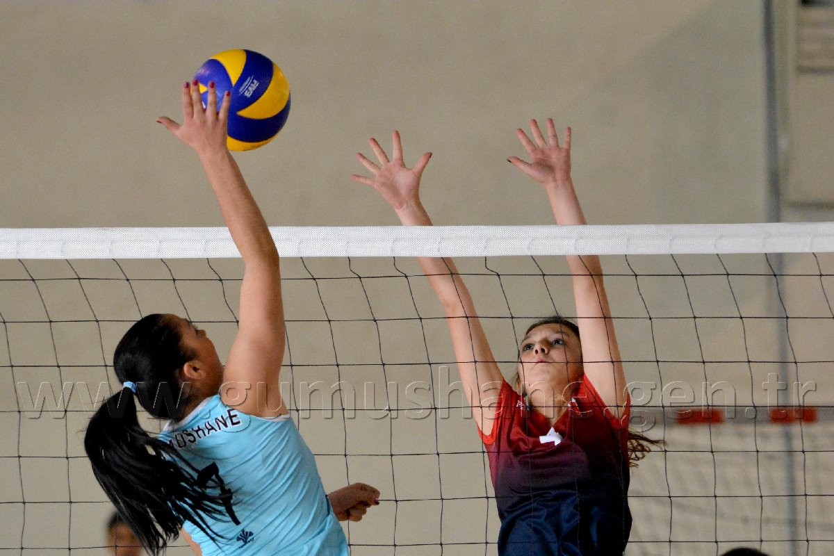 Gümüş Kızlar Yüzümüzü Güldürdü: 3-1 32