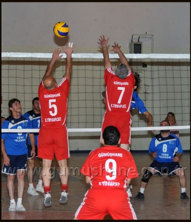 Voleybol'da son gülen Türk Telekom oldu 1