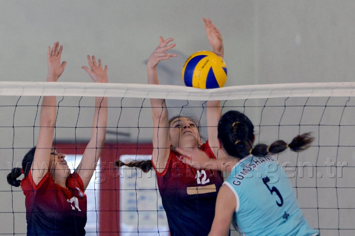 Gümüş Kızlar Yüzümüzü Güldürdü: 3-1 43