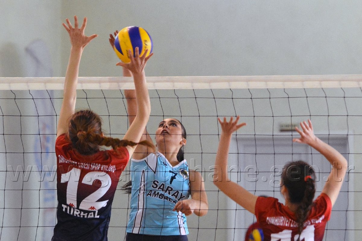 Gümüş Kızlar Yüzümüzü Güldürdü: 3-1 44