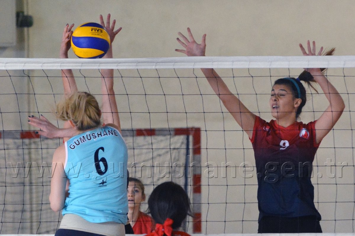 Gümüş Kızlar Yüzümüzü Güldürdü: 3-1 33